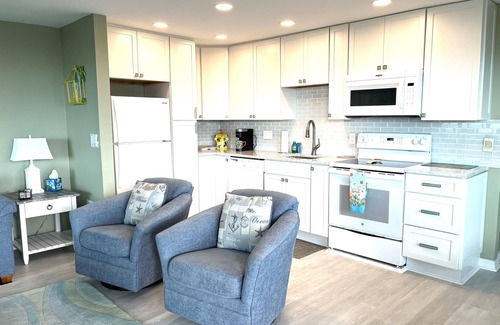 Englewood Condo | Beach Front Beauty @ Castaways - Direct Gulf Front Condo - unobstructed views!