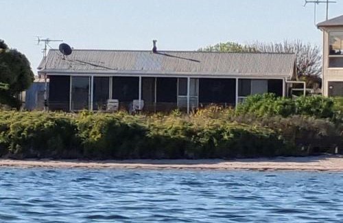 Melville House | Beach Front Blue