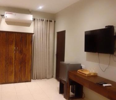 Hendala Hotel | Beach Front by Kay Jay