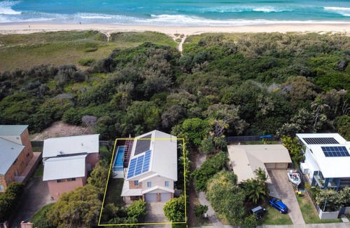 Warana House | Beach Front Elegance - Space & Privacy ZF5
