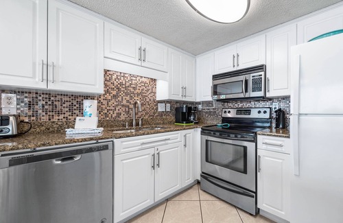 Gulf Shores Condo | BEACH FRONT, FAMILY FRIENDLY, WALK TO THE HANGOUT!
