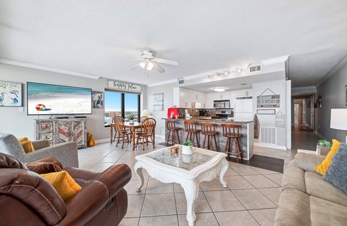 Gulf Shores Condo | BEACH FRONT, FAMILY FRIENDLY, WALK TO THE HANGOUT!
