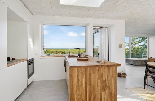 Hov House | Beach front home in Tranekær with sauna
