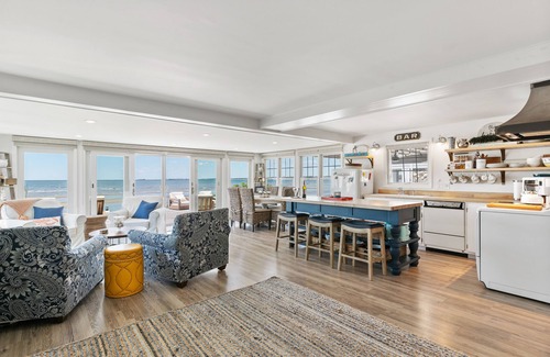 Middlesex County House | Beach front home