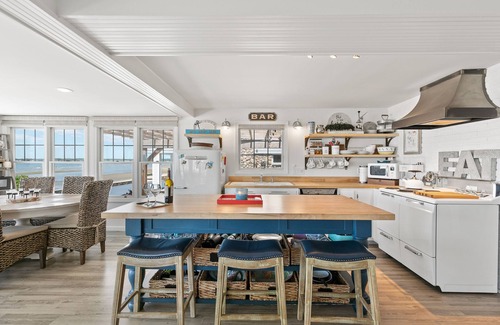 Middlesex County House | Beach front home