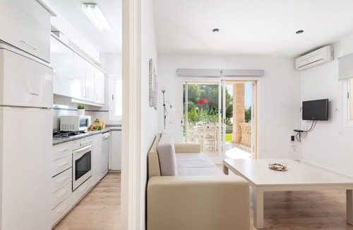 Alcudia Apartment | Beach Front Line Apartment with sea views and AC, in Port d'Alcudia