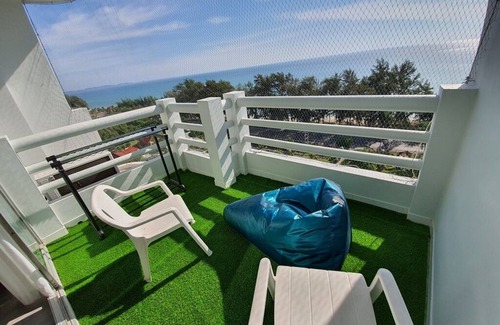 Rayong Condo | BEACH FRONT modern room + Free hi speed Wi-Fi