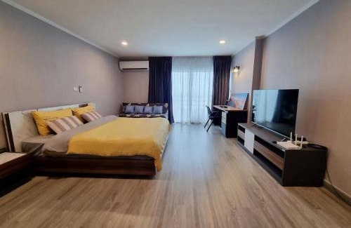 Rayong Apartment | BEACH FRONT modern room + Free hi speed Wi-Fi