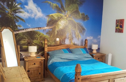 Sal Rei Apartment | Beach Front, Ocean View. Pool & Bar.Sleeps 5 2 Bedrooms 2 Bath