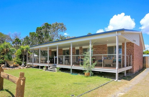 Woodgate House | Beach Front Spectacular! @ 66 The Esplanade WOODGATE