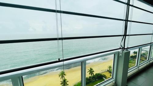 Uswetakeiyawa Apartment | Beach Front studio luxury apartment