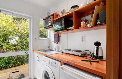 Kaiteriteri House | Beach Front Studio, Palms - Tapu Bay Studio