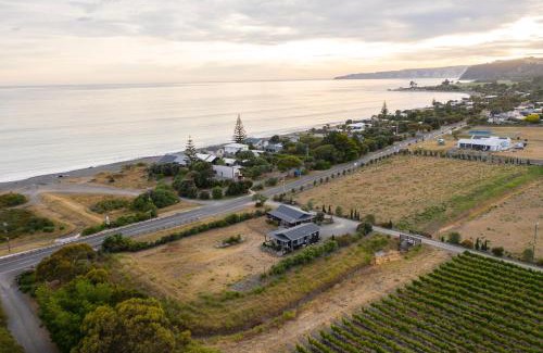 Te Awanga House | Beach Front Wine makers cottage