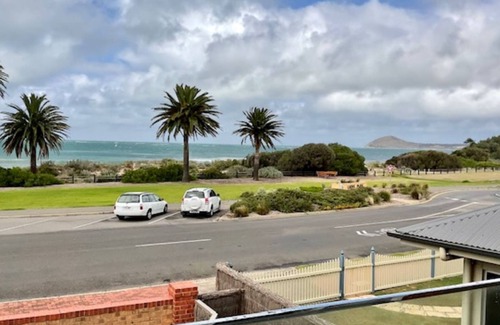Victor Harbor House | Beach Front with Amazing Ocean Views