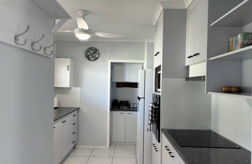 Moore Park Beach House | Beach Gardens -Walk to the Beach