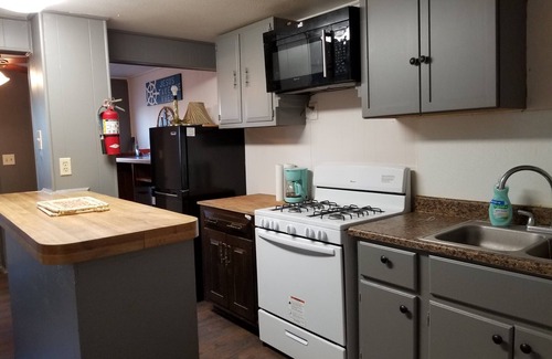 Port Mansfield Apartment | Beach getaway walking distance to watèr