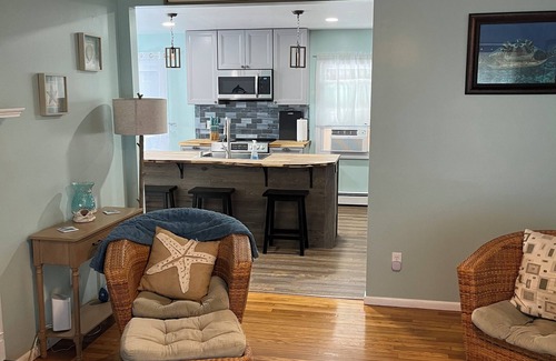 Waterford House | Beach Haven, Family getaway-walk to beaches