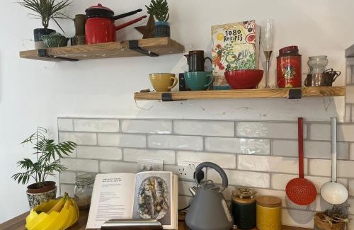 Peacehaven House | Beach, hills, food, scenic walks-The Kelp house.