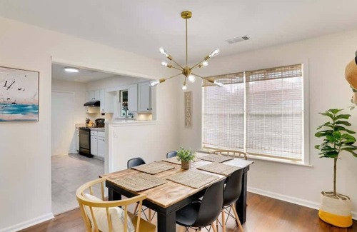 Whitemarsh Island House | Beach & History Quiet, Central & Dog-Friendly Home