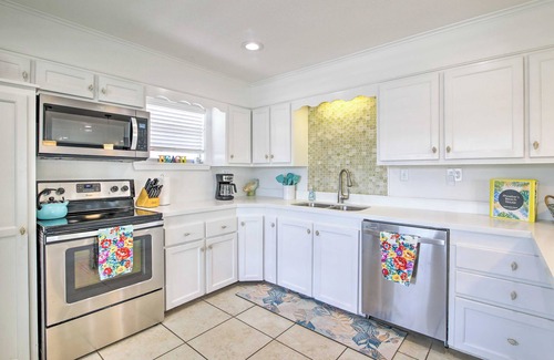 South Padre Island Cottage | Beach Home w/Pool & Hot Tub < 1 Block to Beach!