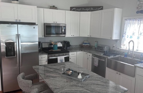 Ocean Gate House | Beach house 1 block from the beach 🏝 game/dining table and fire pit.