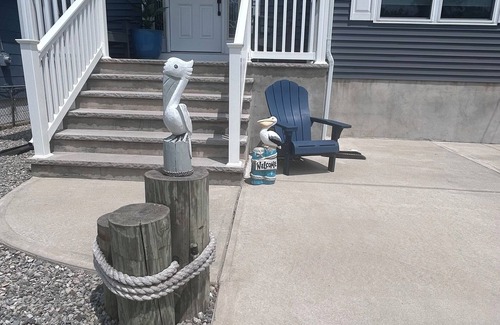 Ocean Gate House | Beach house 1 block from the beach 🏝 game/dining table and fire pit.
