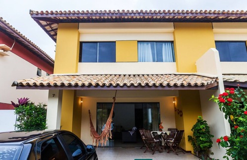 Flamengo House | Beach house 200m from the beach in a condominium, swimming pool, barbecue, pets allowed!