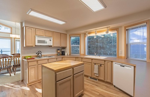 Bellingham House | Beach house at Lummi bay