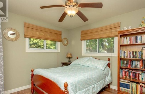 Lambton Shores Cottage | Beach house cottage with private beach near Grand Bend