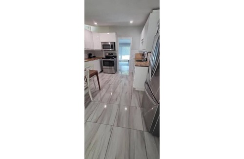 Keswick House | Beach House in Keswick (30-day min.)