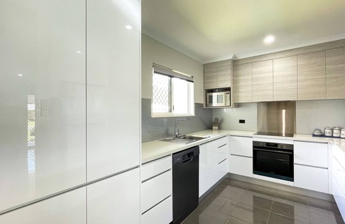 Traviston House | Beach House on Burrum- Close to beach- 3BR- WIFI-FOXTEL