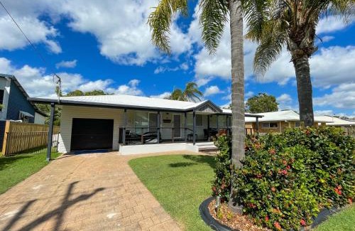 Traviston House | Beach House on Burrum- Close to beach- 3BR- WiFi-Foxtel
