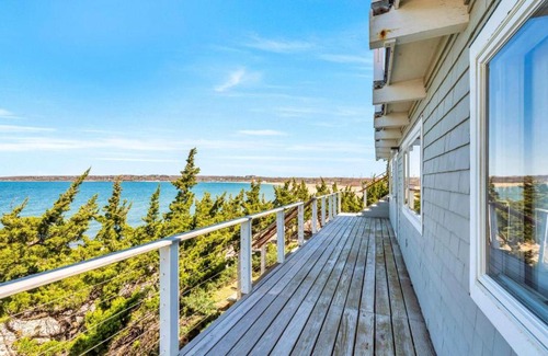 Montauk House | Beach House on Fort Pond Bay