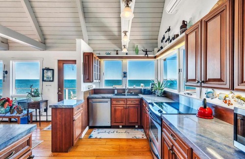Montauk House | Beach House on Fort Pond Bay