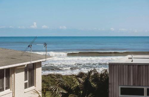 Rewa House | Beach House On Hamblyn