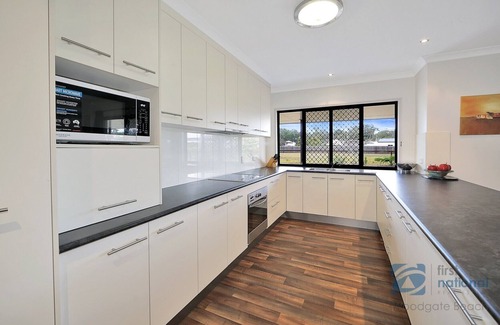 Woodgate House | Beach house one street from the Beach