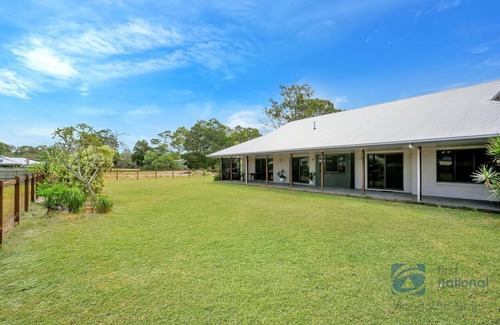 Woodgate House | Beach house one street from the Beach