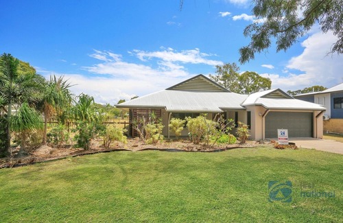 Woodgate House | Beach house one street from the Beach