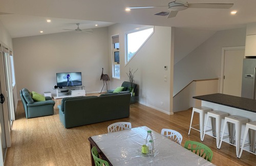 Sandy Point House | Beach House Retreat - ‘Bob-Inn’