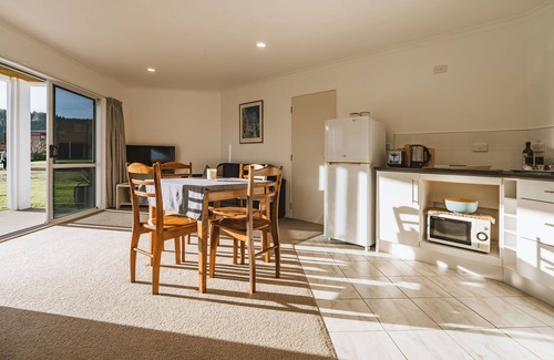 Whangamata Apartment | BEACH HOUSE Whangamatā (APARTMENT) - 100m from Harbour