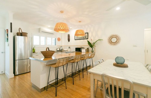 Port Douglas Apartment | ♥ Beach-Inspired Apartment for Seafarers at Heart ♥