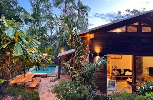 Byron Bay House | Beach Jungle - Hot Tub, Firepit & Pool in Beachside Oasis