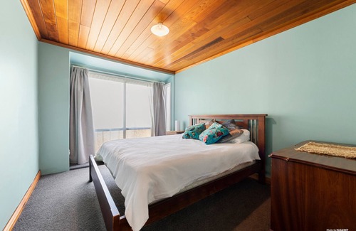 Bethells Beach House | Beach, Lake, Bush and more..