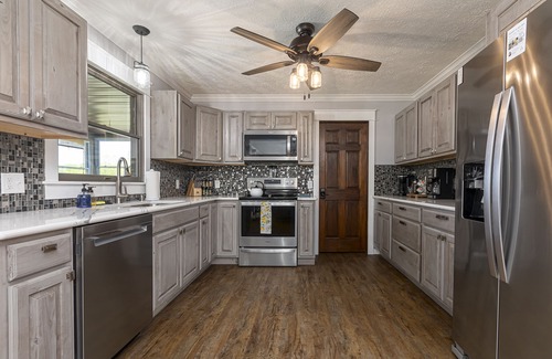 Wolf Creek House | Beach Lakefront, Easy Water Access Kayaks