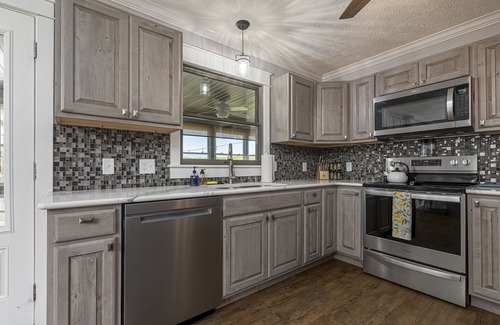 Wolf Creek House | Beach Lakefront, Easy Water Access Kayaks