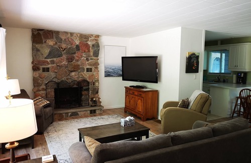 Grand Bend House | Beach O Pines - Black Bear Cabin
