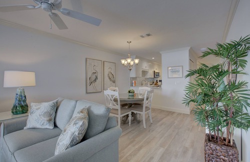 Bradenton Beach Condo | Beach Palms 2B-Beach 1 Minute Walk-Heated Pool-Free Wi-Fi-Dock-Surrounded By Wat