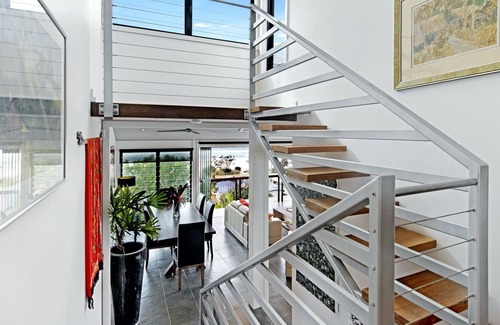 Currumbin House | Beach Panorama (Walk to Beach)
