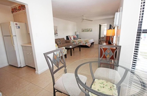 Aloha Kai Villa | Beach & Poolside Paradise on Siesta Key