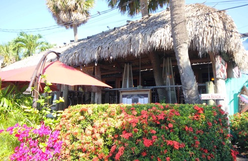 Aloha Kai Villa | Beach & Poolside Paradise on Siesta Key